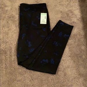 Bongo | Black and Blue Flower Leggings